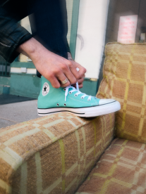 turquiose converse shoe