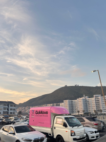 Moving truck